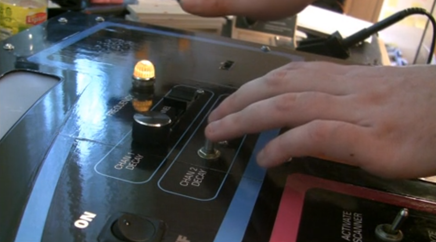 Space-themed synthesizer for kids